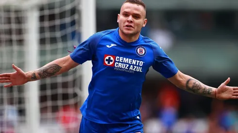 Jonathan Rodríguez celebra un tanto ante el Tijuana en el Clausura 2020
