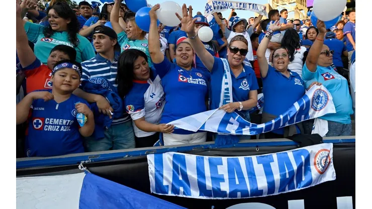 Aficionados celestes en la previa de un partido