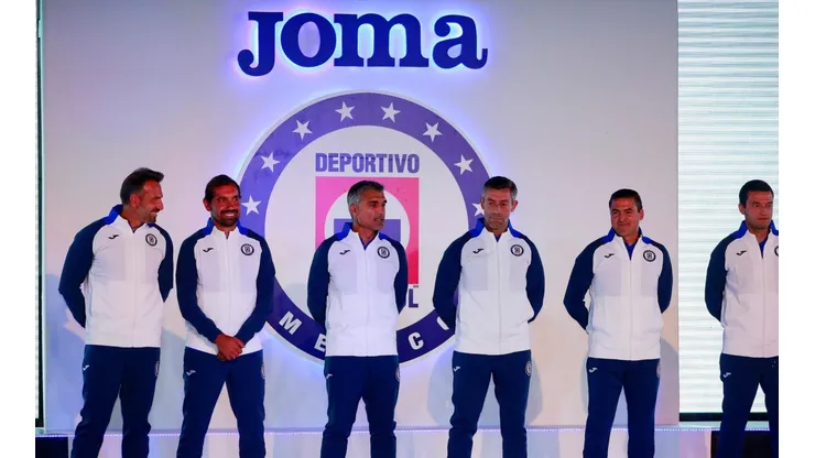 Presentación oficial de la indumentaria