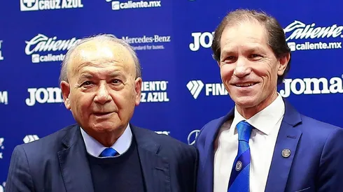 Billy y Ordiales bajan al vestidor a felicitar al plantel tras la victoria