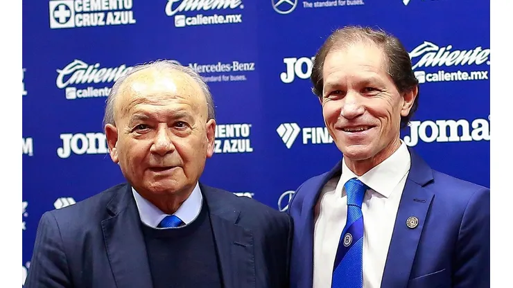 Billy y Ordiales bajan al vestidor a felicitar al plantel tras la victoria