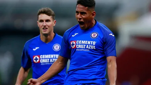 Luis Romo celebrando su tanto