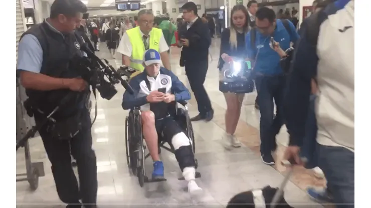 Aguilar llegó a México en silla de ruedas y hoy será evaluado