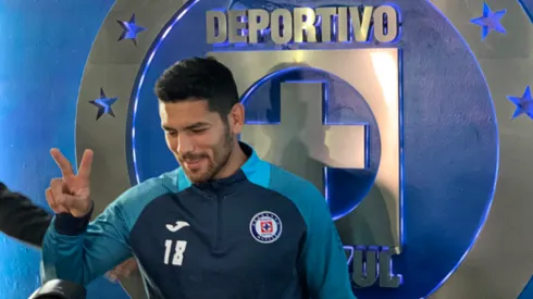 Passarini llegando a la rueda de prensa