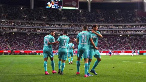 Cruz Azul hace la tarea, derrota a Chivas y se lleva los 3 puntos