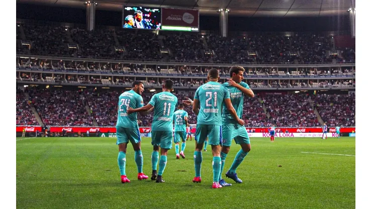 Cruz Azul hace la tarea, derrota a Chivas y se lleva los 3 puntos