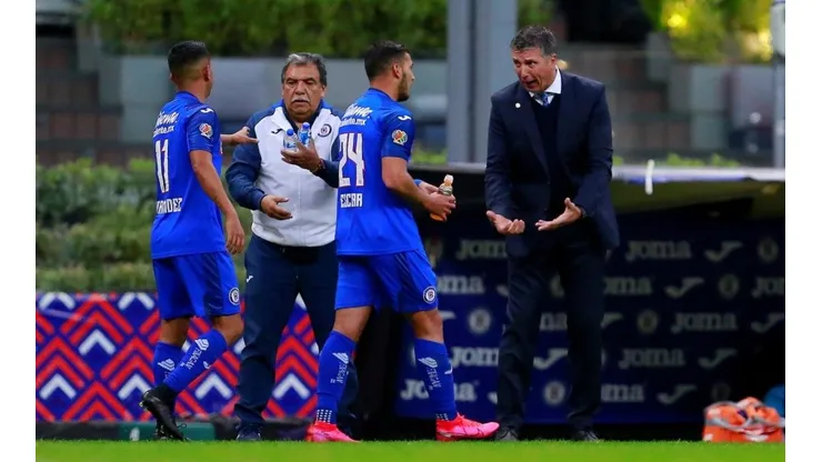 El técnico uruguayo volvería a confiar en Juan Escobar
