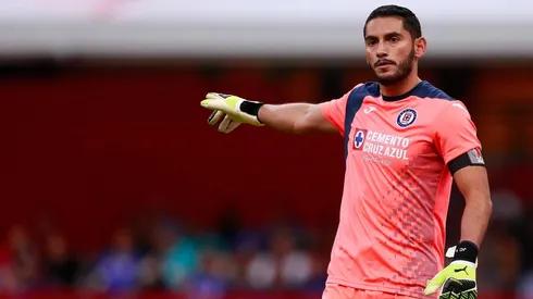 Ex porteros respaldan a Corona como arquero titular de Cruz Azul