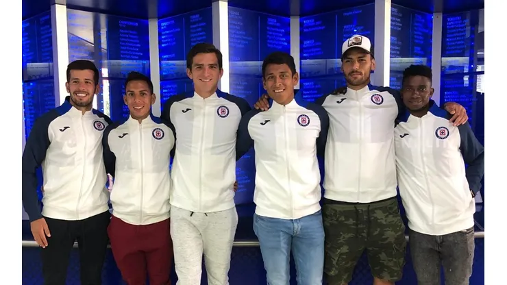 Los seis fichajes visitan el Salón de la Fama y conocen la historia del club