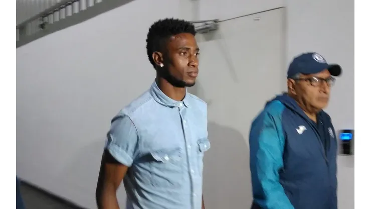 ¡Por fin! Jonathan Borja ya está en México para firmar con Cruz Azul