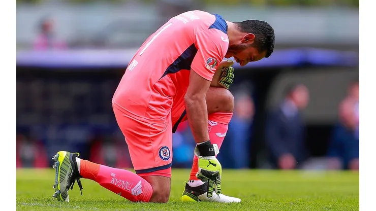 "Tenemos el coronavirus": Afición de Cruz Azul revienta a Jesús Corona