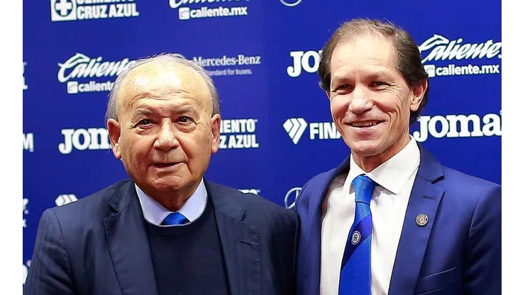 Billy Álvarez no quiere compras de pánico en Cruz Azul