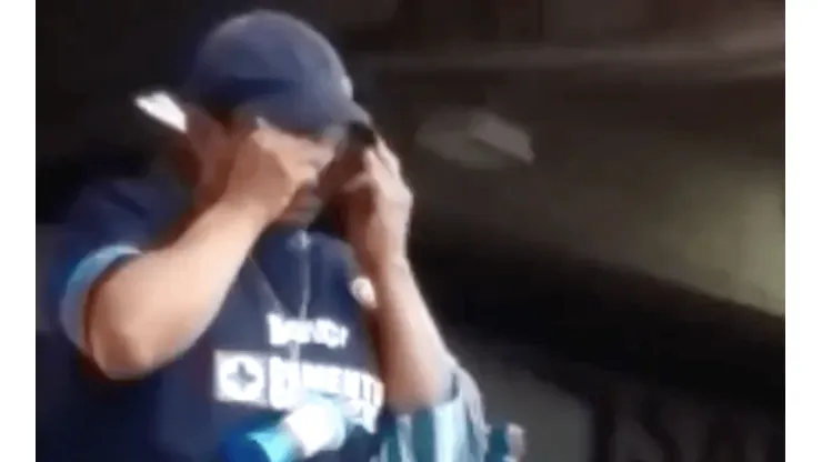 La emocionante actitud de un aficionado ciego de Cruz Azul.
