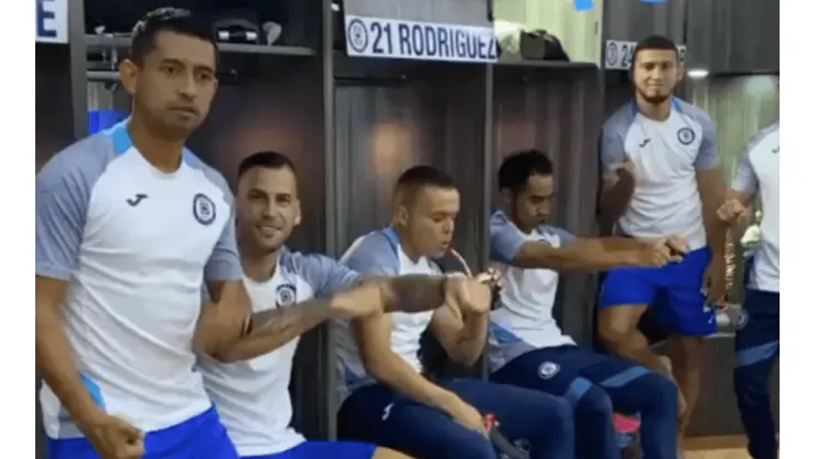 La celebración íntima de Cruz Azul en el camarín.