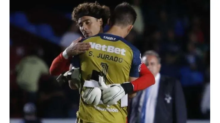Tremendo: Jurado será compañero de Memo Ochoa en la universidad