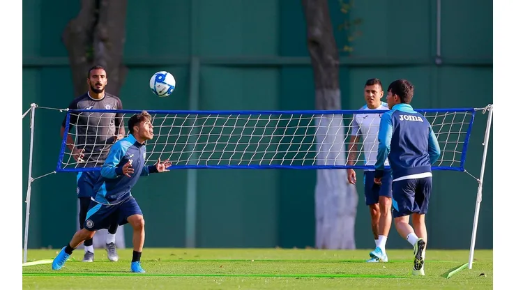 ¿Quién es el delantero que juega en Italia que buscaba Cruz Azul?