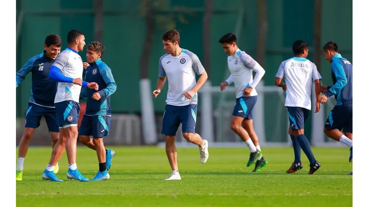 Cruz Azul busca hasta 4 refuerzos, se va Pol y Méndez se queda