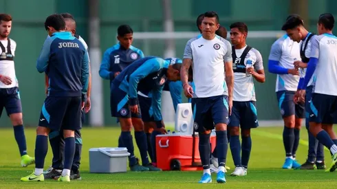 Fuera de la cancha recibe premios la institución