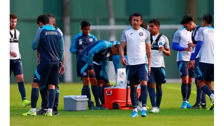 Fuera de la cancha recibe premios la institución