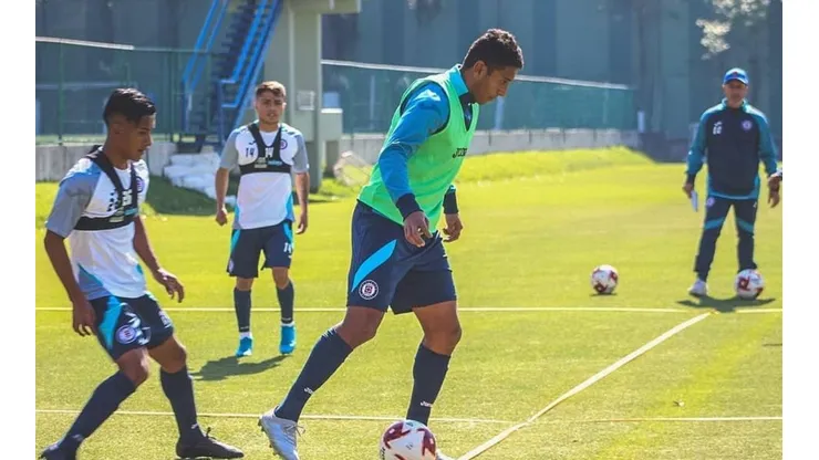 Luis Romo cambió su dorsal antes de debutar con Cruz Azul