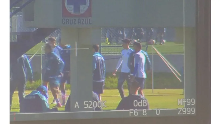 Pol sigue entrenando en Cruz Azul mientras sella su pase a Boca