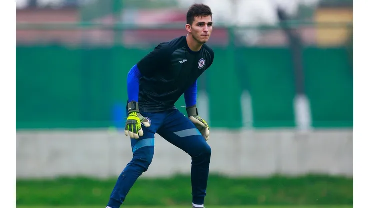 No existe cláusula que obligue a Jurado ser titular