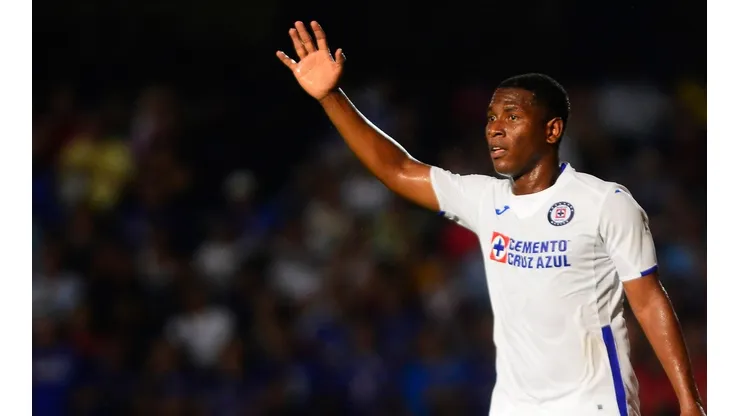 Cruz Azul estaría negociando a Bryan Angulo con Xolos de Tijuana