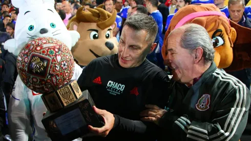 Precioso: El trofeo en homenaje al Chaco Giménez en su despedida