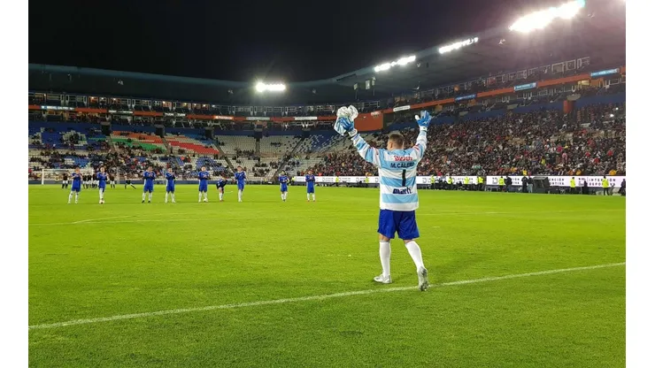 Insólito: 'Chaco' Giménez juega de portero en su partido de despedida