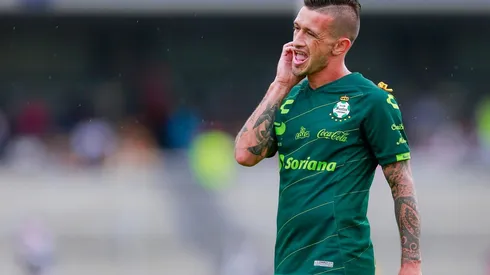 Se complica: Santos considera a Lozano como intransferible