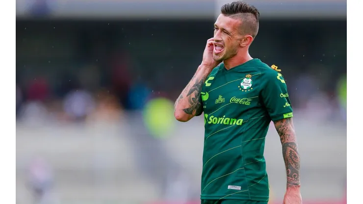 Se complica: Santos considera a Lozano como intransferible