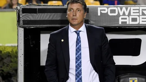 El estratega uruguayo conocerá en terreno a su rival en el certamen