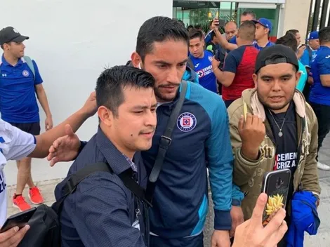 Cruz Azul llega a Torreón recibido por sus aficionados