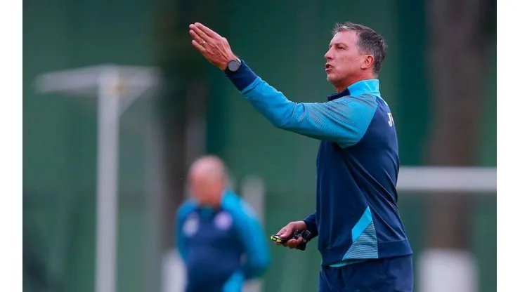 Robert Dante Siboldi piensa en el encuentro ante Santos.