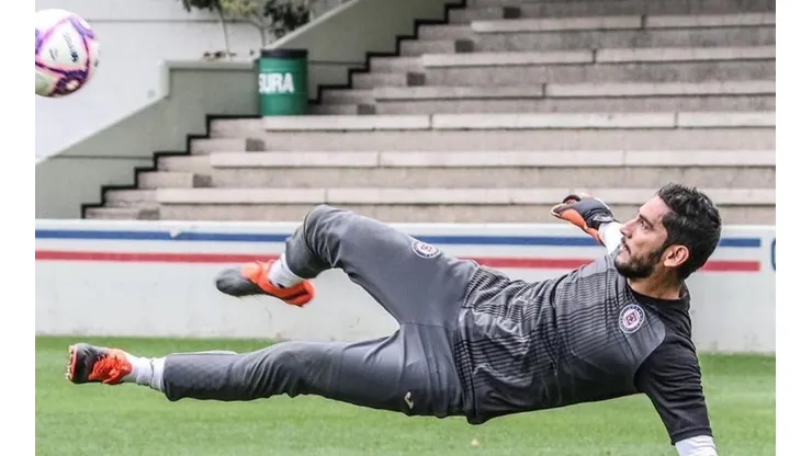 Chuy Corona quiere renovar con Cruz Azul para retirarse como celeste