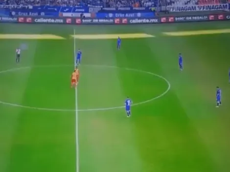 Cruz Azul y Monarcas protestaron al iniciar el encuentro