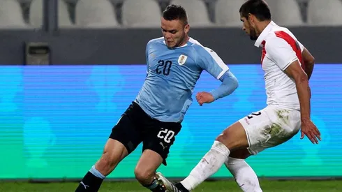 Uruguay y Perú igualaron con Jonathan Rodríguez en cancha.