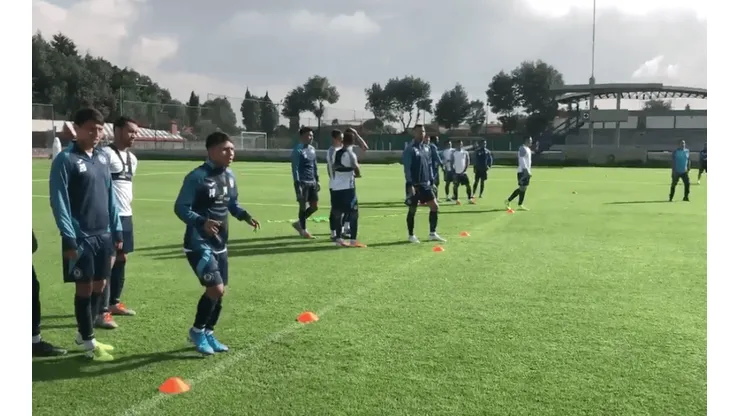 Cruz Azul sigue preparando el Clásico Joven y entrena con plantel completo