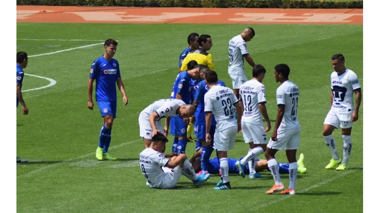 Durísimo choque de cabeza de Pablo Aguilar lo pone en duda en Cruz Azul