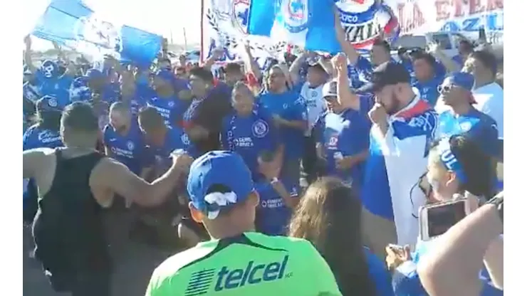 Video: Afición de Cruz Azul repleta los alrededores del Sam Boyd Stadium