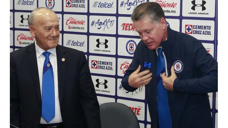 ¿Vuelve Peláez o se va?