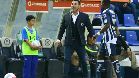 Delatan que Mohamed se quedó con los pasajes a México en la mano