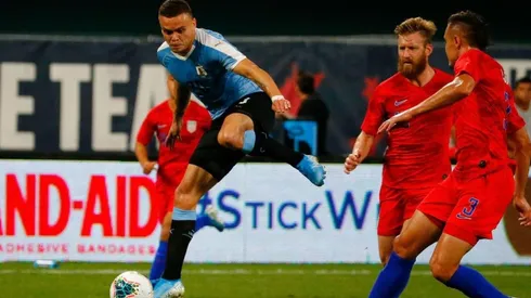 Jonathan Rodríguez en el partido frente a Estados Unidos.