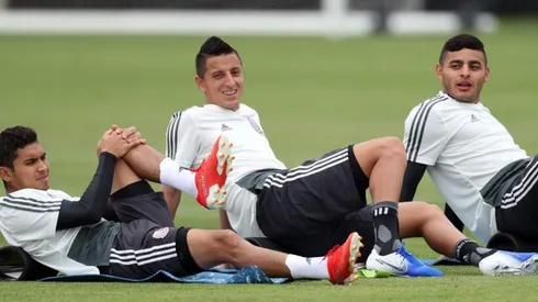 Orbelín Pineda y Roberto Alvarado con la Selección Mexicana.
