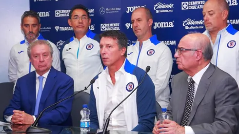 "Quien diga que estoy ilegal en Cruz Azul, que lo demuestre": Víctor Garcés