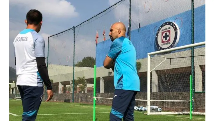 'Conejo' Pérez y Siboldi dirigen su primera práctica en Cruz Azul