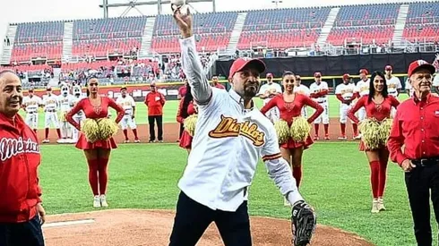 Conejo Pérez lanzó la primera bola de los Playoffs del béis mexicano