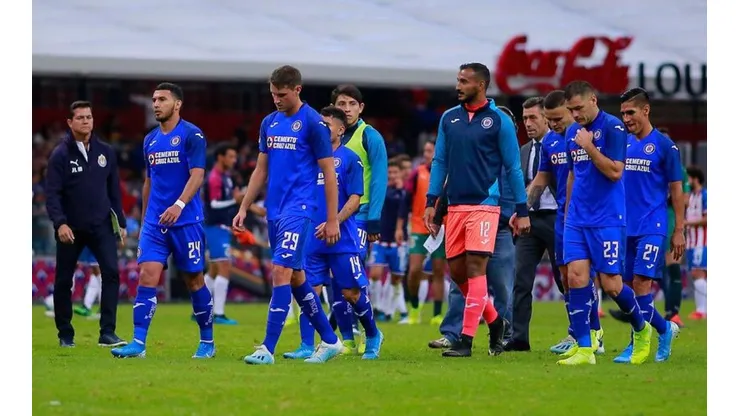 Jugadores de Cruz Azul en el partido ante Chivas.