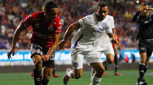 Cruz Azul enfrentando a Xolos de Tijuana.