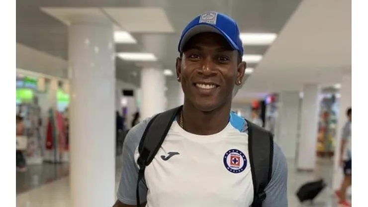 Bryan Angulo delega a la tribuna a Martín Cauteruccio en Cruz Azul